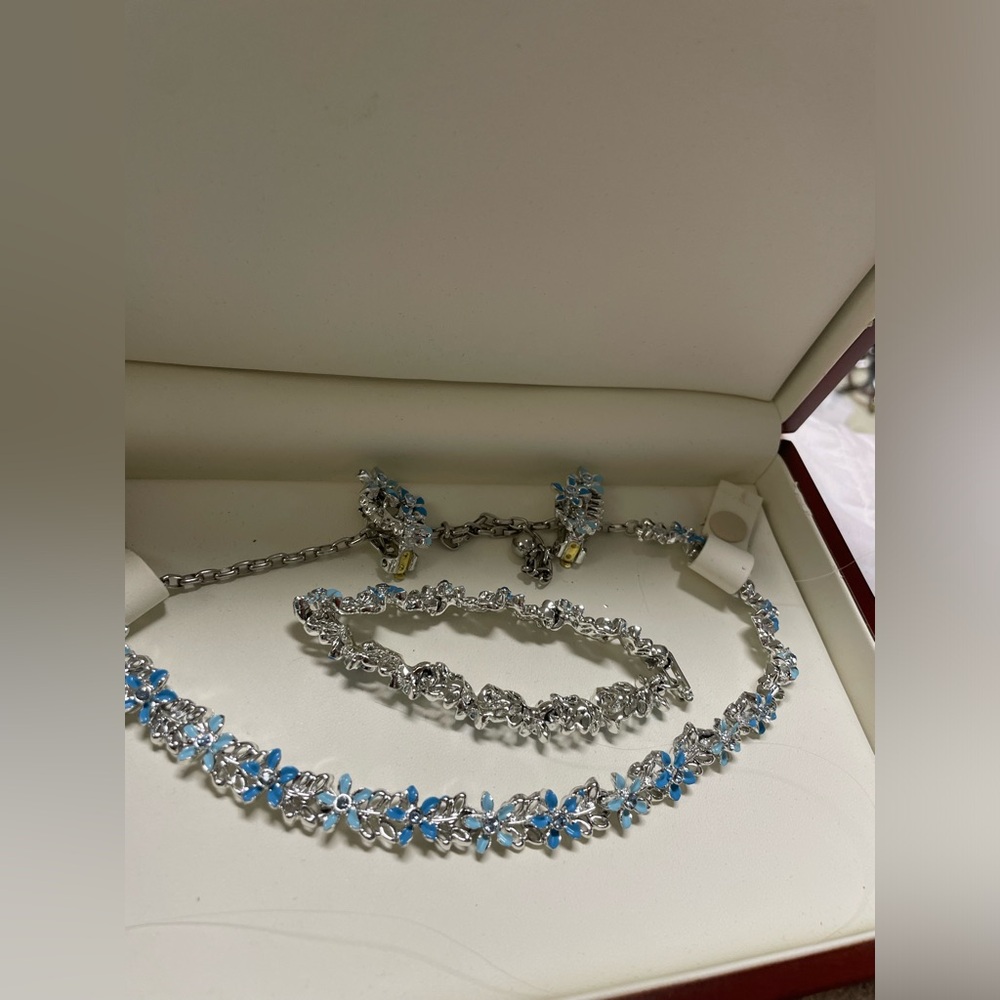 1949’s Cora choker necklace earrings bracelet set